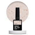 Potal Base 12 NAILSOFTHEDAY, beige con trozos de foil dorado, 10 ml