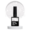 Potal Base 14 NAILSOFTHEDAY, base decorativa, blanco lechoso traslúcido con trozos de foil blanco, 10 ml