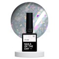 Potal Base 17 NAILSOFTHEDAY, base decorativa, blanco lechoso con trozos de foil holográfico, 10 ml