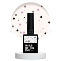 Potal Base 31 NAILSOFTHEDAY, base decorativa, blanco lechoso con hexágonos negro y rosa, 10 ml