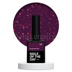 Malbec Base Potal 03 NAILSOFTHEDAY, base decorativa, morado con trozos de foil dorado , 10 ml