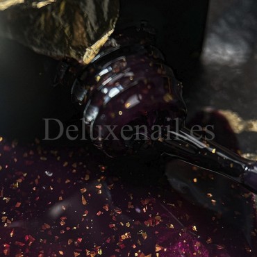 Malbec Base Potal 03 NAILSOFTHEDAY, base decorativa, morado con trozos de foil dorado , 10 ml