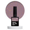 Malbec Base Potal 04 NAILSOFTHEDAY, base decorativa, rosa lechoso con trozos de foil dorado, 10 ml