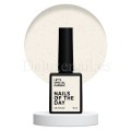 Esmalte Permanente Let’s special Daphne NAILSOFTHEDAY, Beige claro con trozos de foil dorado, 10 ml