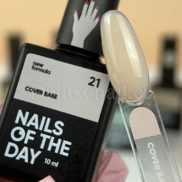 Cover Base 21 NAILSOFTHEDAY, base de color melocotón claro, 10 ml