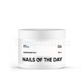 Cover Base Milk Shimmer 06 NAILSOFTHEDAY, base camuflaje, blanco lechoso con micro brillo azulado, 30 ml