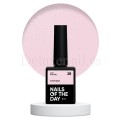 Cover Base Shimmer 28 NAILSOFTHEDAY, base camuflaje, rosa claro con purpurina plateada, 10 ml