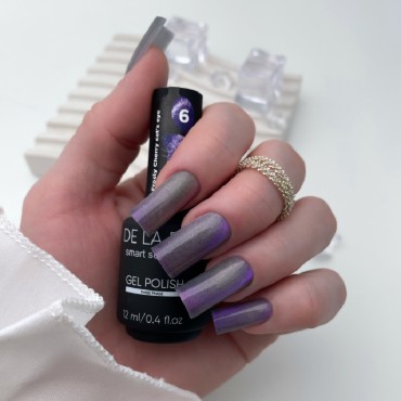 Frosty Cherry Cat´s eye 06 DE LA RO, esmalte permanente ojo de gato morado frio, 12 ml