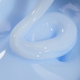 Iconic Gel 02 DARK, gel constructor líquido, blanco azulado, 15 ml