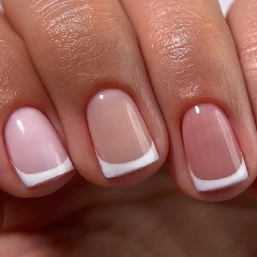 Colección French NAILSOFTHEDAY, 4 esmaltes semipermanentes para francesa perfecta - 3 tonos nude y 1 blanco intenso