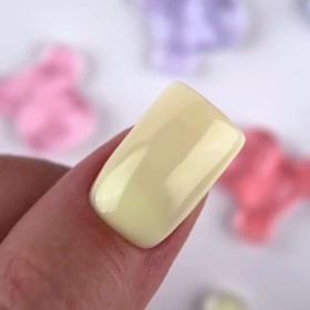 Liquid Polygel Bubble Gum 02 DE LA RO, polygel líquido de color amarillo pastel, 30 ml